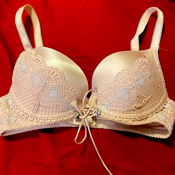 Embroidered bra - Picture 1 of 1